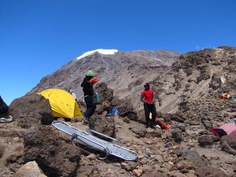 Tansania-0222-Rettungsschlitten