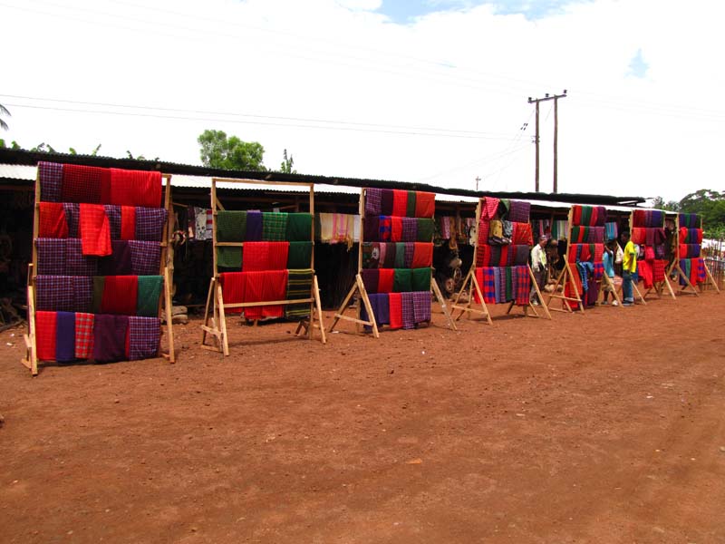 Tansania-0483-Maasai-Tuecher